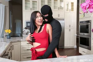 Tẩy não Trả bài những em thư ký ở văn phòng