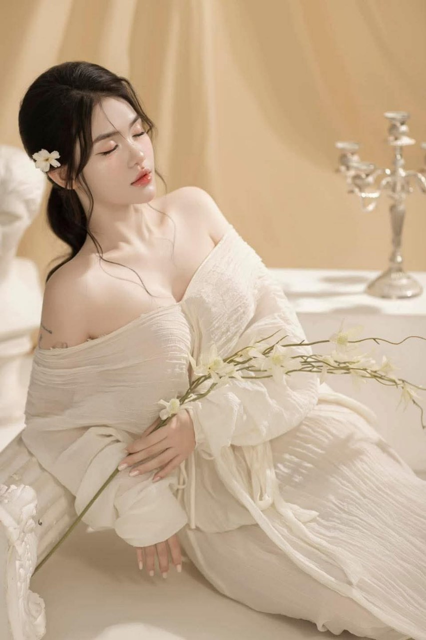 Vợ mới cưới của anh trai nóng bỏng tôi, trong khi bà xã tôi mang thai